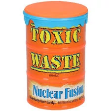 Toxic Waste Hazardously Sour Candy Hordó Nuclear Fusion 42g - Amerika
